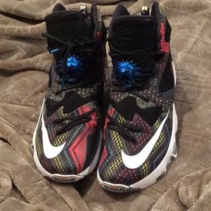 LEBRON JAMES SNEAKERS